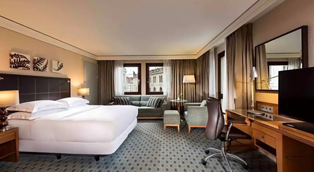 Двухместный семейный номер Executive Hilton Dresden an der Frauenkirche