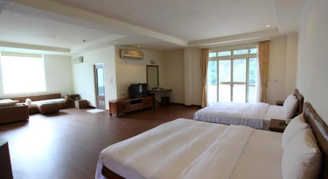 Standard Vierer Zimmer mit Bergblick Spring Spa Hotel