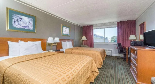 Номер Standard Days Inn by Wyndham Columbus East Airport