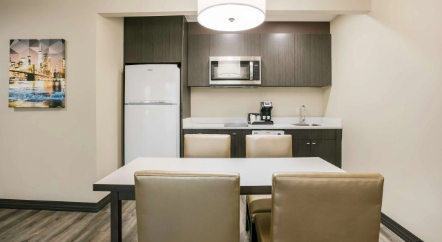 Четырёхместный люкс с 2 комнатами Best Western Plus Executive Residency Bronx