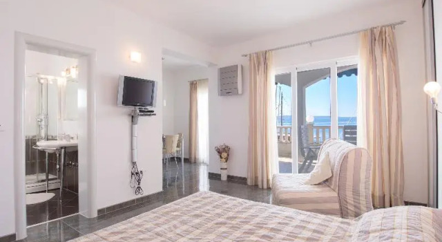Студия с балконом и с видом на море Apartments Duje