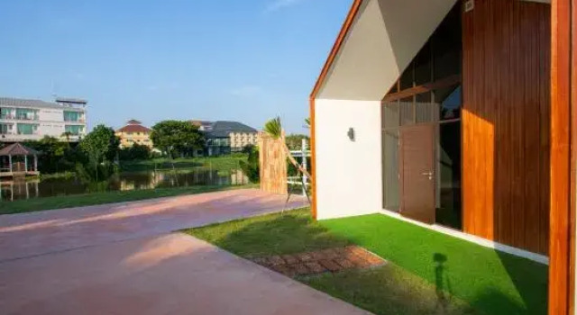 THE O-ZONE AIRPORT Riviera Lodge, Забронировать Отель Отели и гостиницы Лат-Крабанг, рядом с Латкрабанг, Отель