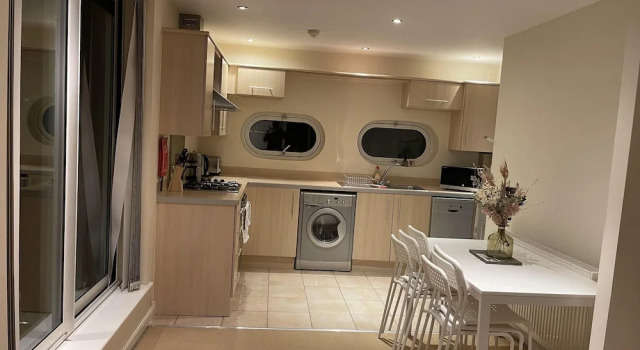 Апартаменты Free Parking Near City Centre & Stadium Sleeps 6-8