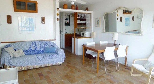 Newly Renovated Beachfront Apartment Ideally Located in Penelope