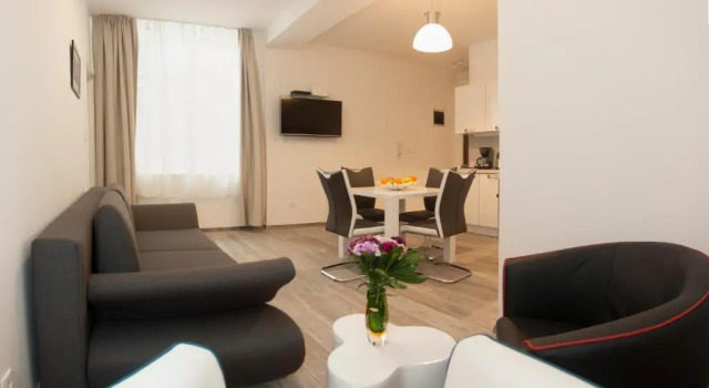 Апартаменты Old Square Apartment