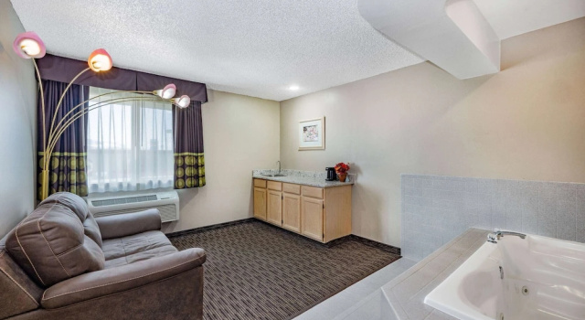 Doppel Suite Super 8 by Wyndham Richfield UT