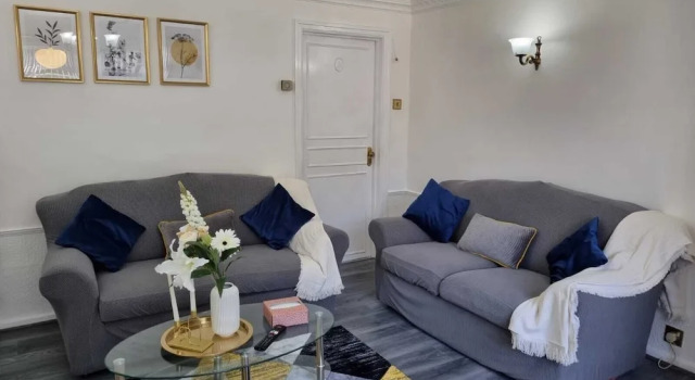 Коттедж Modern 2-Bed Home - Private Garden Parking & WiFi