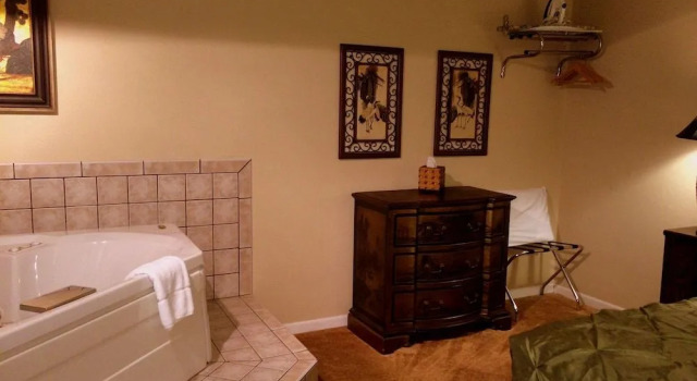 Brydan Suites, Забронировать Отель Юрика-Спрингс Northwest Arkansas, рядом с Black Bass Lake