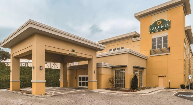 Кровать в общем номере La Quinta by Wyndham Knoxville Central Papermill