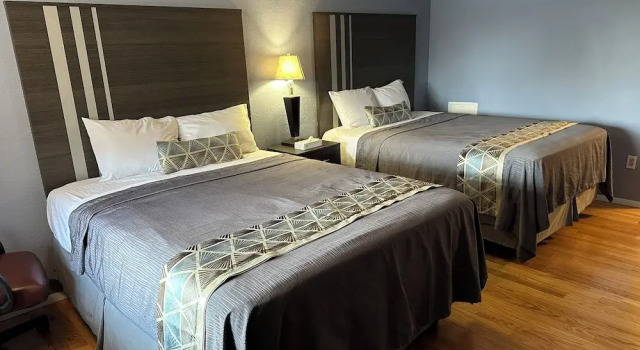 Четырёхместный номер Standard Sunrise Inn Hershey
