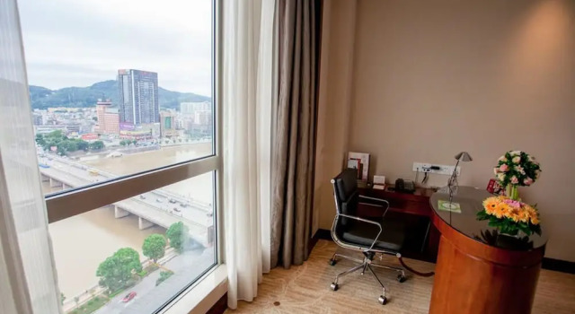 Двухместный люкс Business Ramada Plaza Shaoguan City Centre