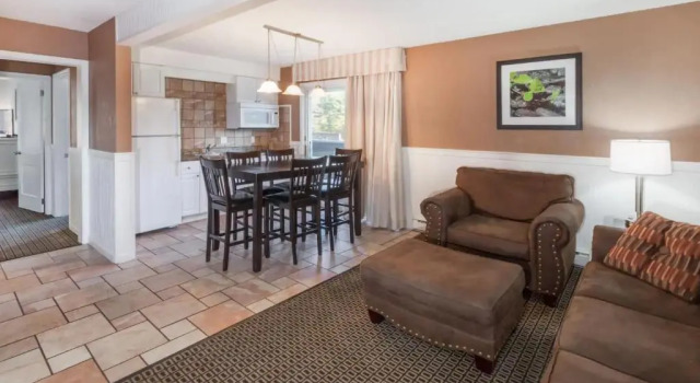 Двухместный номер Standard с 2 комнатами Travelodge by Wyndham Traverse City MI