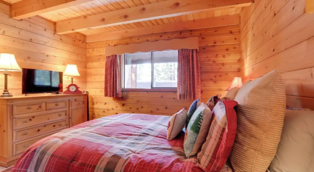 2 Mi to Northstar Resort: Idyllic Cabin w/ Shuttle