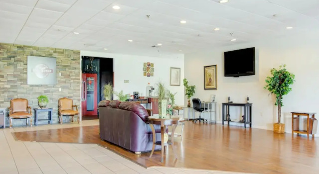 OYO Hotel Dundee By Crystal Lake, Забронировать Отель СПА-отели Lakeland - Winter Haven, SPA-услуги
