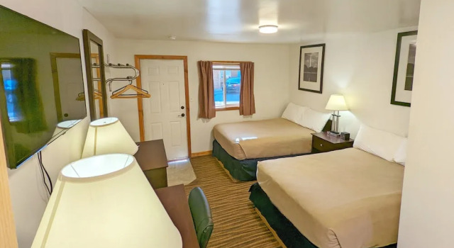 Четырёхместный номер Standard Teton Court Motel
