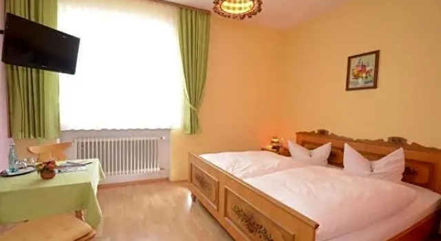 Gasthof zur Post, Varaa Hotelli Hotellit Baijeri pysäköinnillä, Pysäköinti