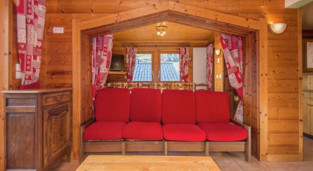 Comfortable Detached House for 14 People at the Lively Les Gets