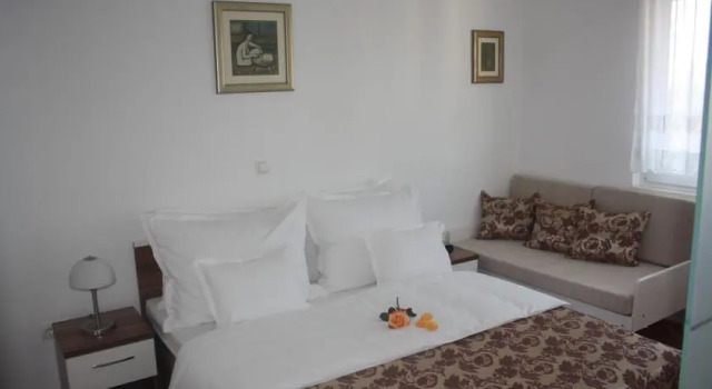 Apartment Perunika, Prenota Appartamento Splitska 