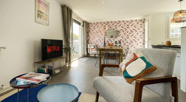 HOMEY MONTAIGNE - New - A 1 min à pied du LAC D'ANNECY - 2 Balcons privés - Appartement avec 2 chambres - Stationnement gratuit toute l'année sauf en été - juin à août