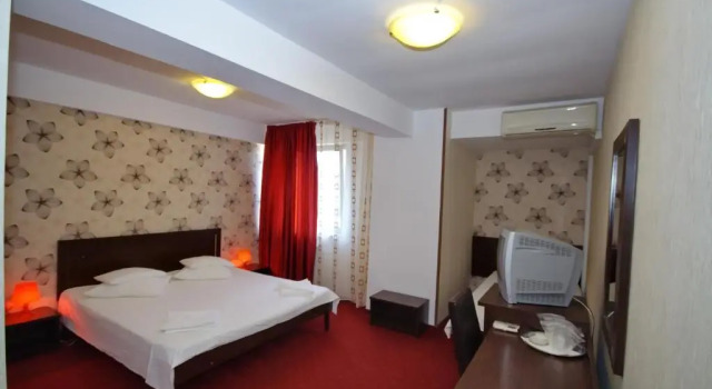 Hotel City, Rezervovat Hotel Hotely v Danube Delta s parkováním, Parkování