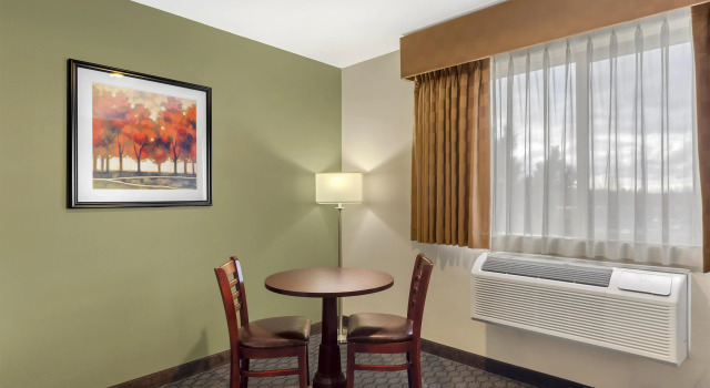 Четырёхместный номер Standard Best Western Sky Valley Inn
