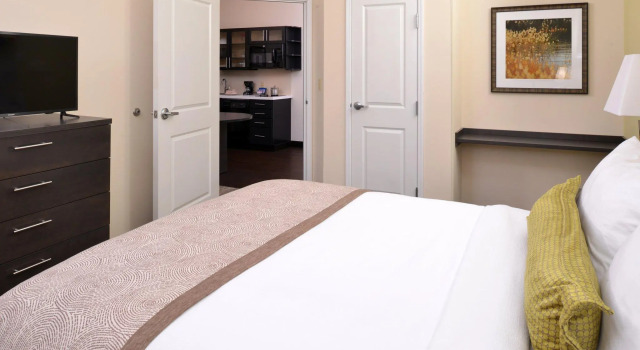 Двухместный люкс Candlewood Suites MORGANTOWN-UNIV WEST VIRGINIA by IHG