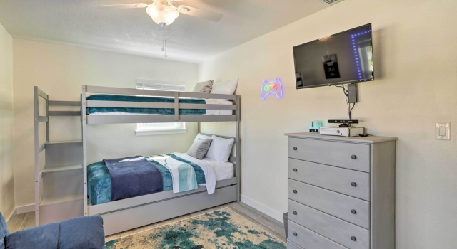 Коттедж Merritt Island Home w/ Spa - 8 Mi to Cocoa Beach!