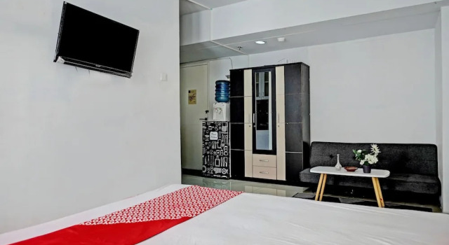 Deluxe Zimmer Collection O 92959 Apartement Sentraland Karawang By AT Room