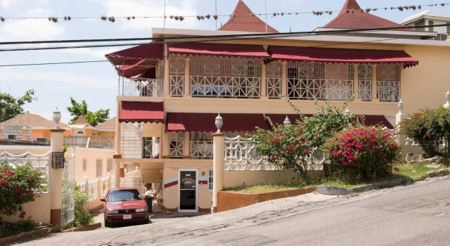 Gibb's Chateau, Rezervovat Hotel Hotely v Montego Bay Coast se snídaní, Snídaně