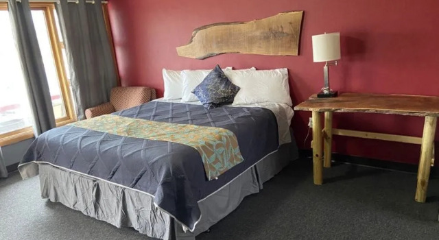 Tri-State Wood Inn, Buchen Sie Hotel Dickeyville Wisconsin