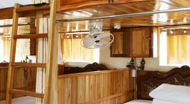 Кровать в общем номере Whynot Hotel