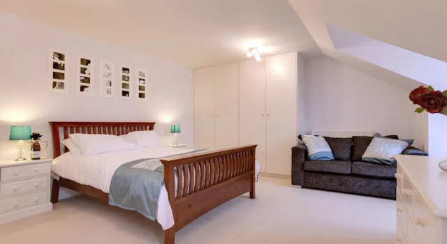 BookedUK - Penthouse 3 Bedroom Apartment