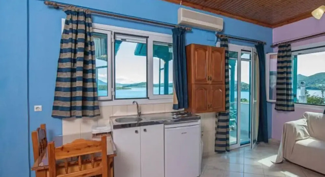Студия с балконом и с видом на море Bella Vista