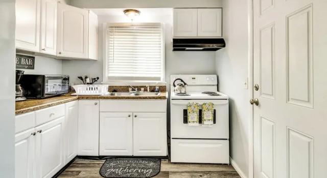 Апартаменты с 2 комнатами 4 Mi to Dtwn Rochester: Charming Apt w/ Patio!