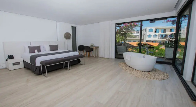 Номер Luxury Golden Bay Galapagos