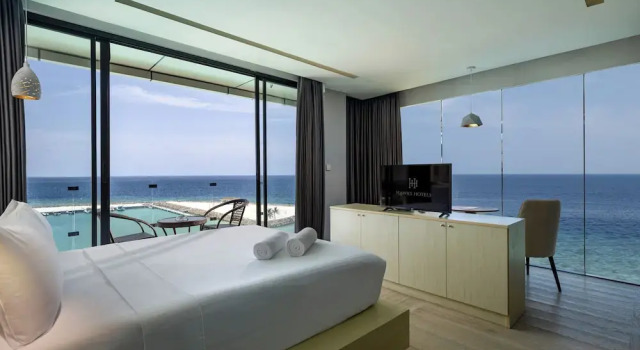 Двухместный люкс Premium с балконом и с видом на океан Отель Swarn by Hawks Hotels