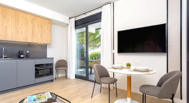 Cozy 1 bd Apartment With Terrace Pool and Parking Arruzafa VII