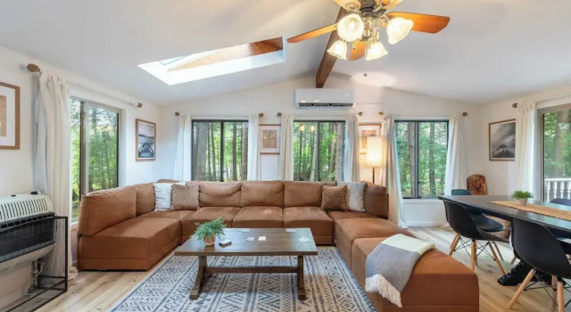 Lakeshore Oasis by Avantstay Private Beach, Views, Hot Tub, Volleyball, Book Feriehus Sommerhuse i Monroe County, Hytte