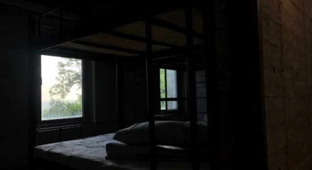 Кровать в общем номере Matsu Meishi Seaview Coliving