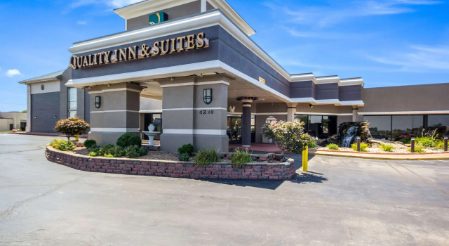 Quality Inn & Suites Kansas City - Independence I-70 East, Buchen Sie Hotel Independence Missouri