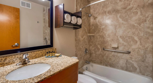 Четырёхместный номер Standard La Quinta Inn & Suites by Wyndham Chicago - Lake Shore
