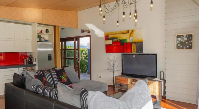 Modpod on The Tee - Matarangi Holiday Home, Rezerwuj Hotel Hotele w Auckland Region z parkingiem, Parking