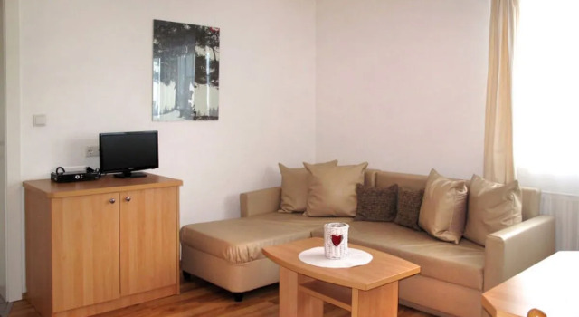 Kristall (PTZ400), Book Hotel Prutz Tyrol