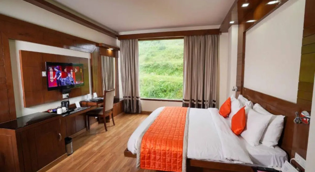 The Twin Towers Hotel New Kufri