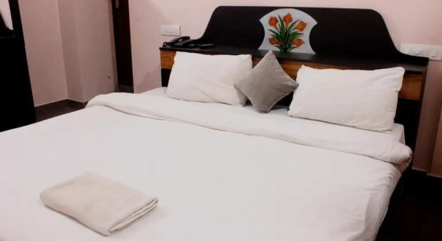 Adona Residency - Hostel