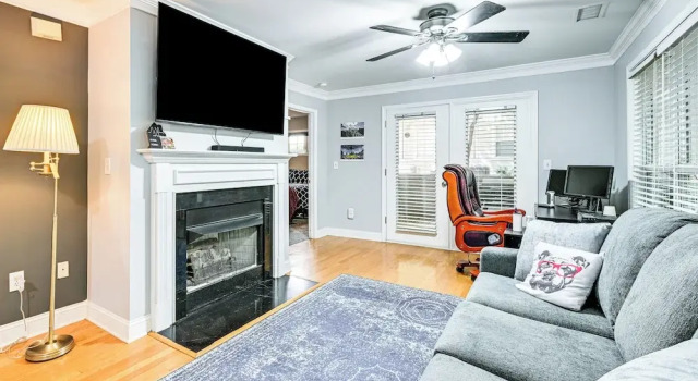 Апартаменты 1/2 Mi to Bank of America Stadium: Uptown Condo!