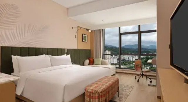 Номер Deluxe с панорамным видом Hilton Garden Inn Maoming Xinyi