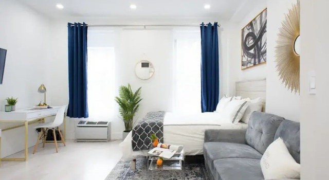 Студия 149 East Apartment