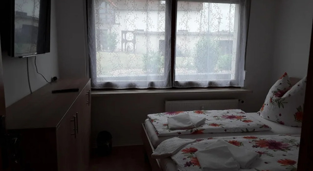 Pension Kaiser, Prenota Affittacamere Hotel a Garz con parcheggio, Parcheggio