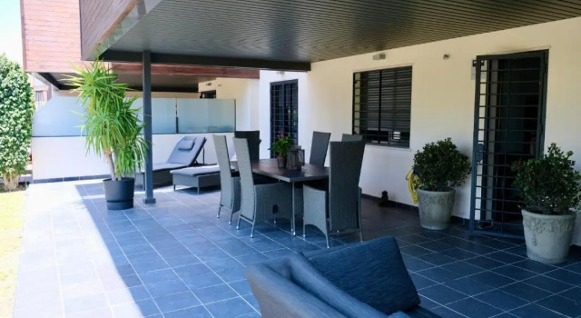 ALEGRIA DE VIVIR EXCLUSIV 2 bedroom appartment pool, parking, wifi, netflix, padel and more, Забронировать Отель Отели Бенаавис с парковкой, Парковка